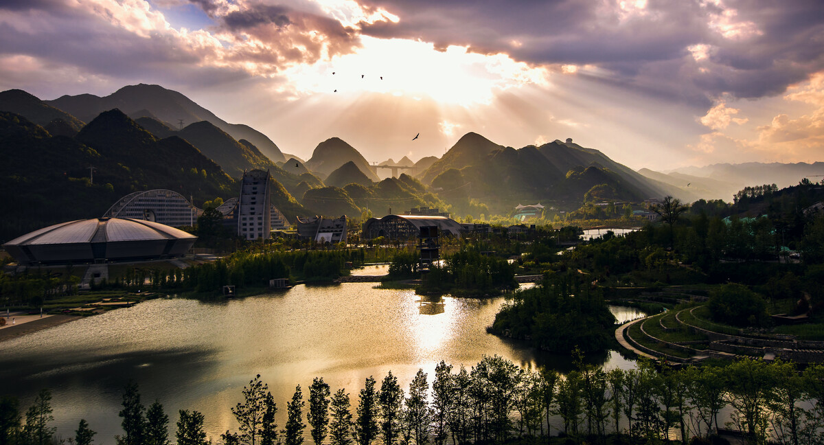 涼都六盤水師范學(xué)院